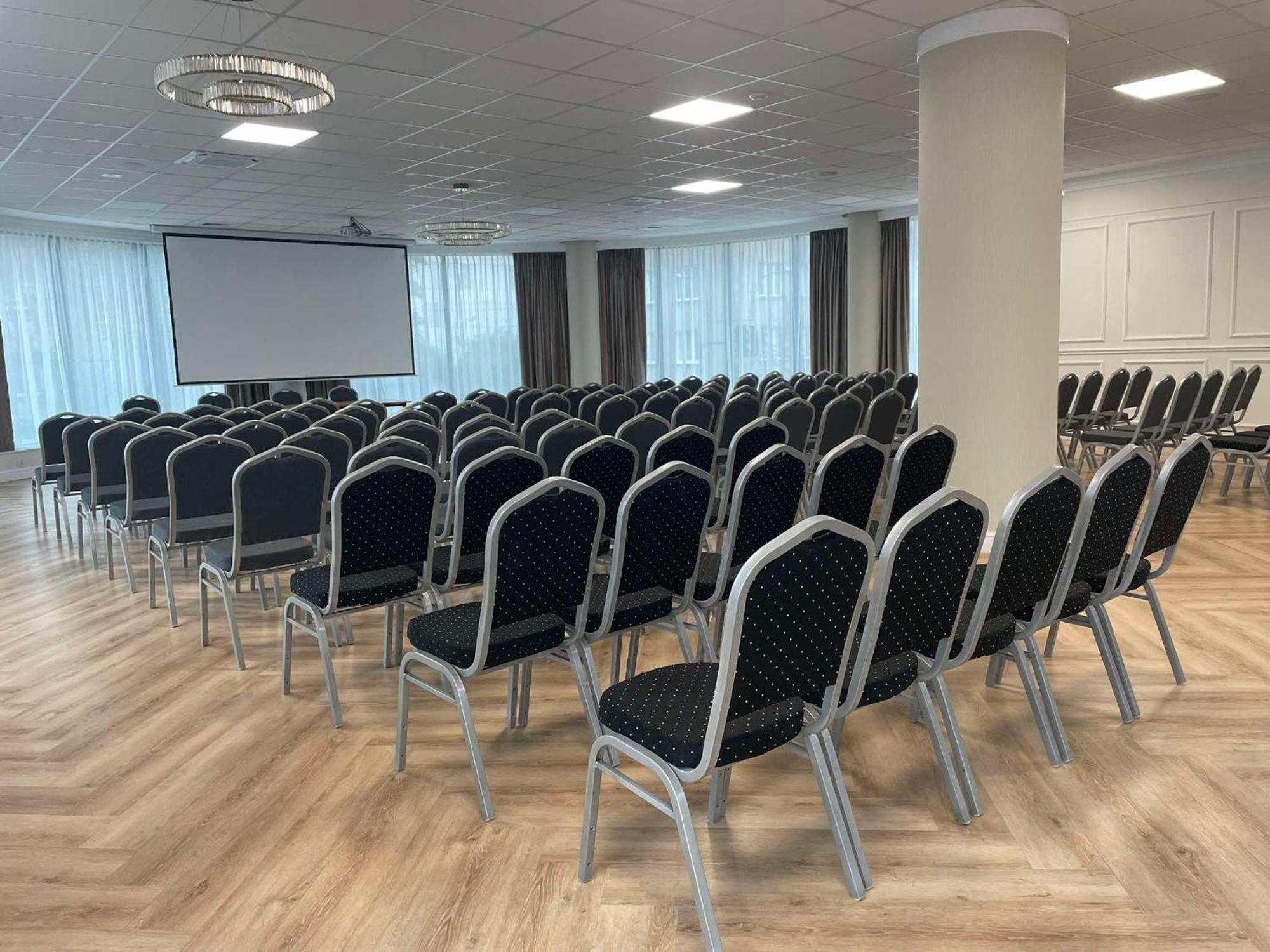 Hotel Mazowiecki Lodz Kültér fotó